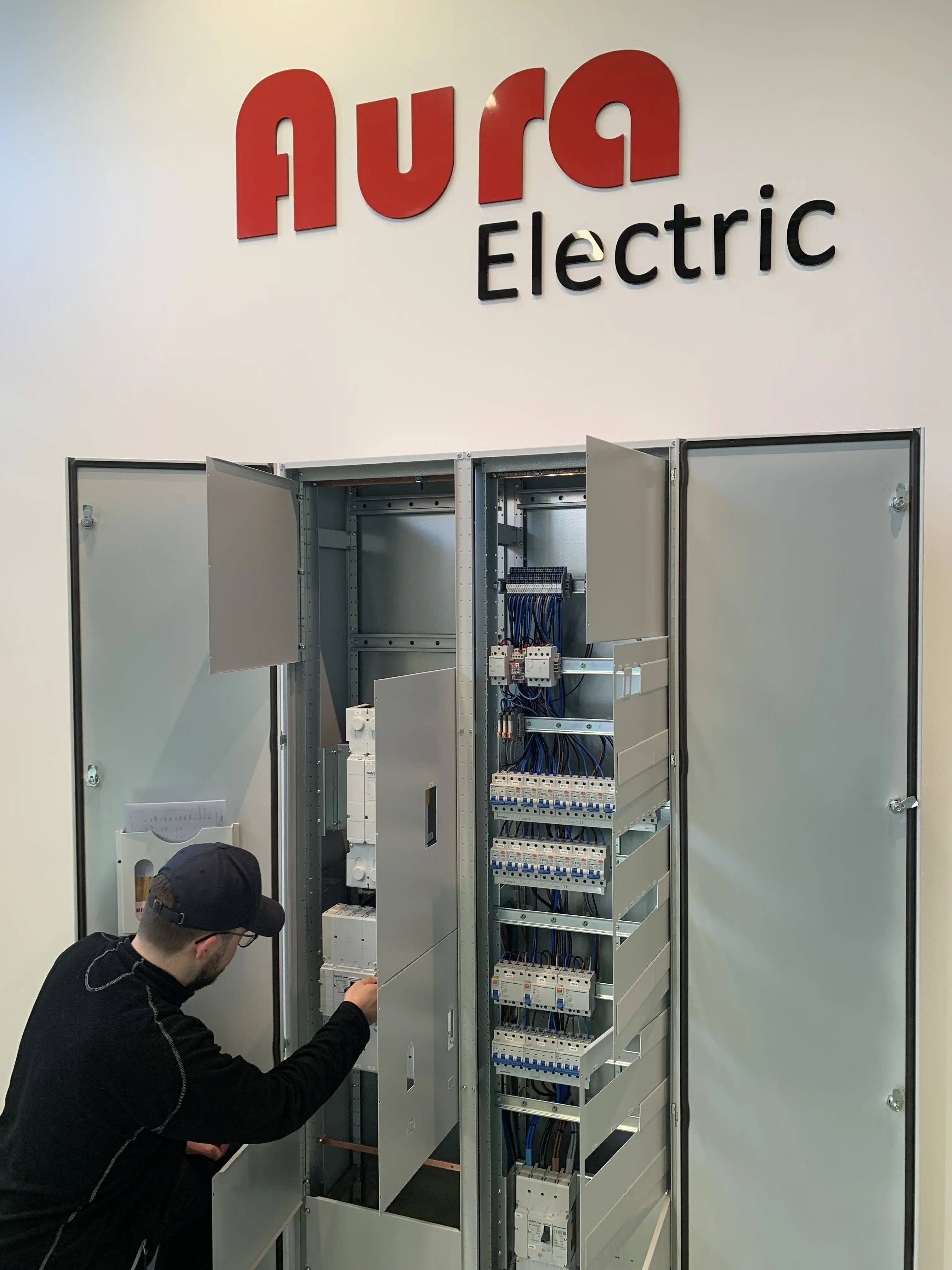 Montering av fordelingstavle hos Aura Electric